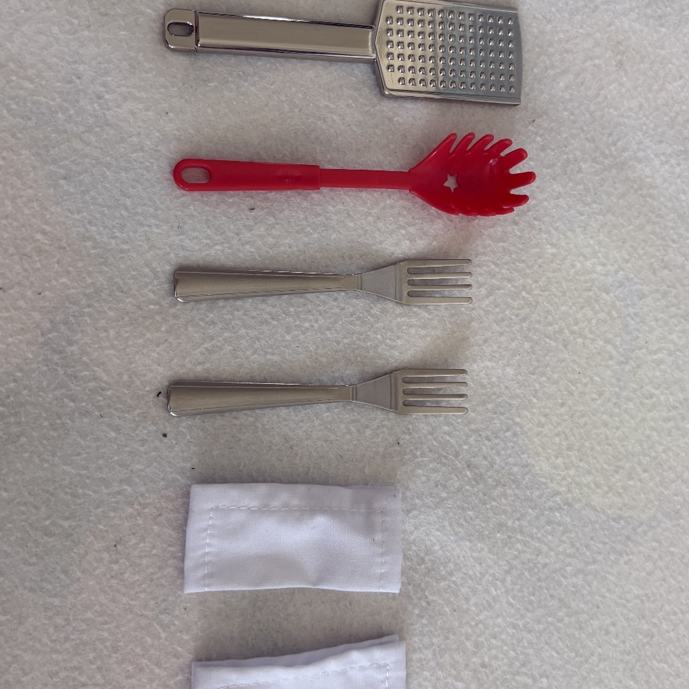 American Girl Truly Me Spaghetti Dinner Set for 18'' Doll With Box - Picture 3 of 5